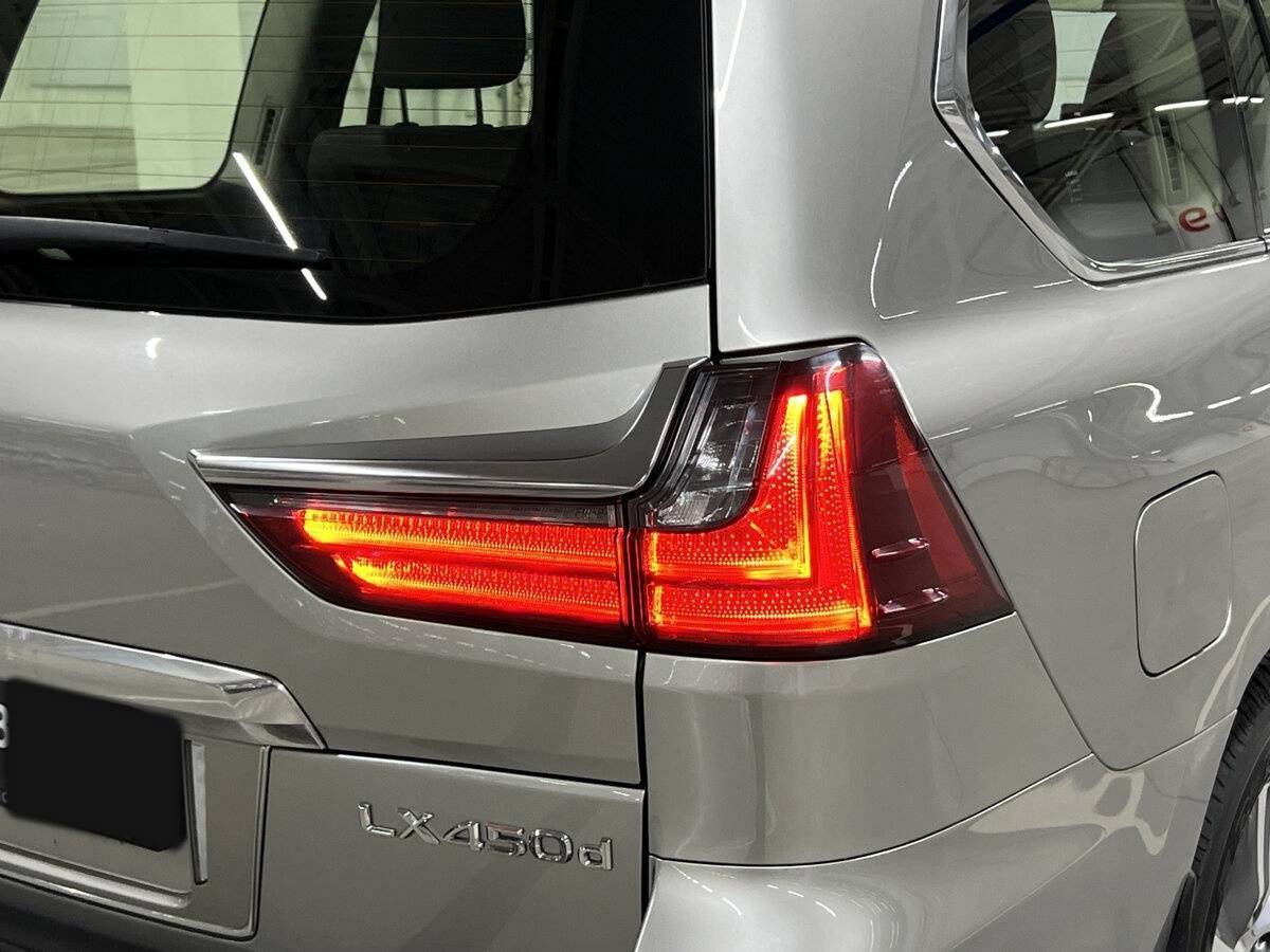 Lexus LX 2021