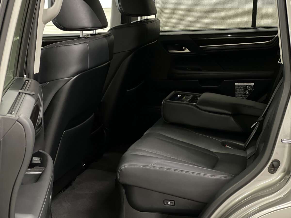 Lexus LX 2021
