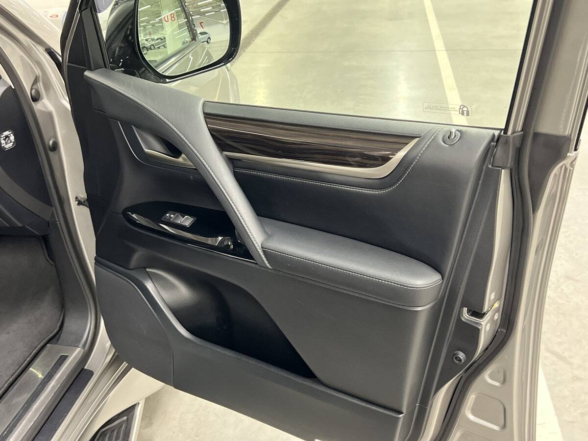 Lexus LX 2021