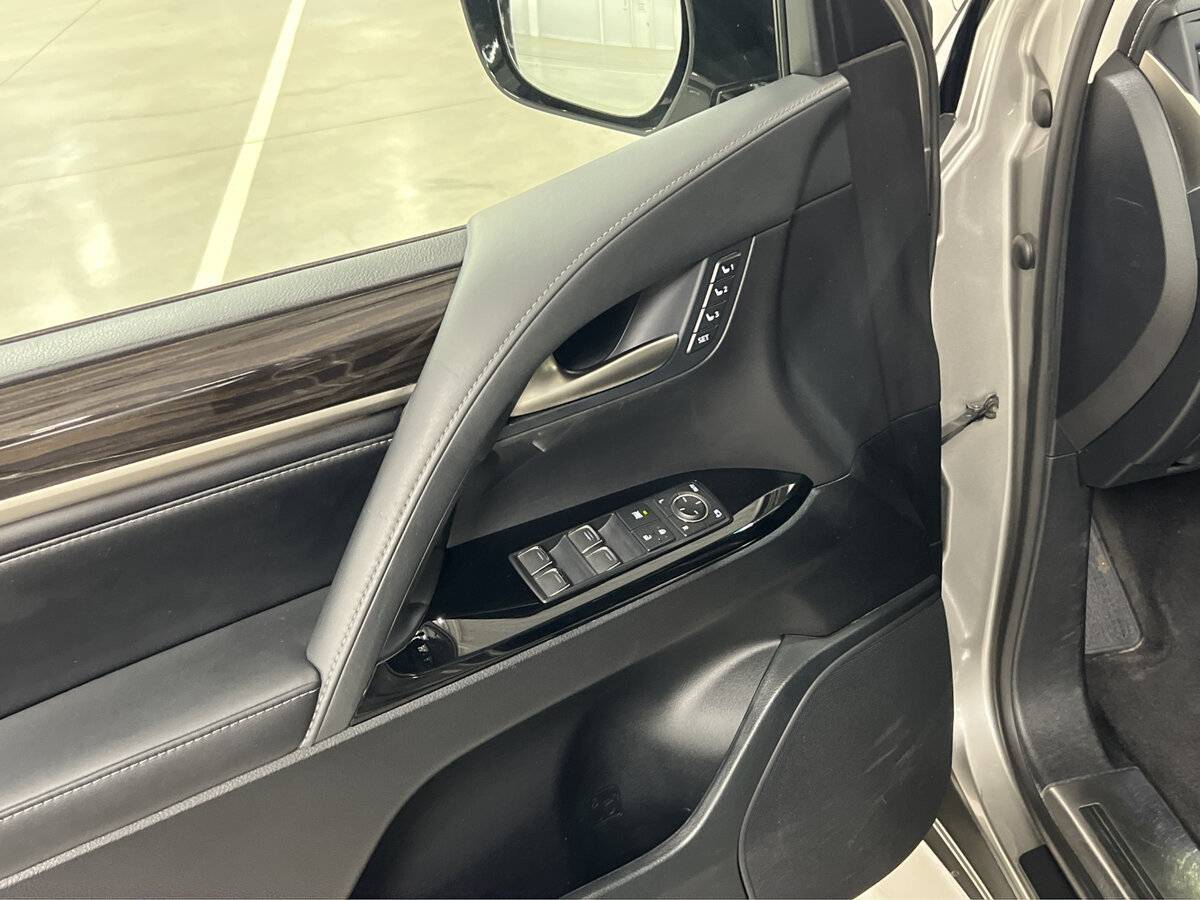 Lexus LX 2021