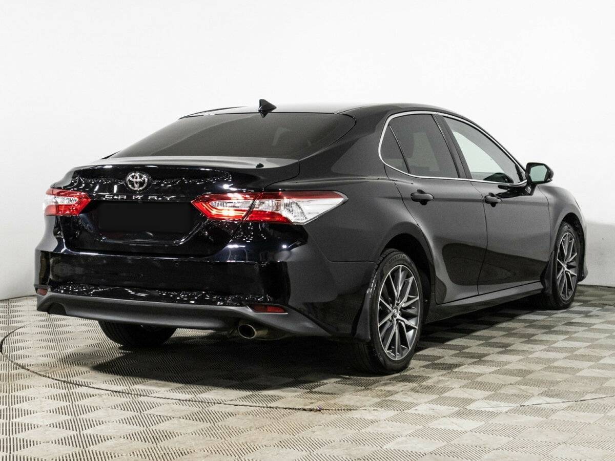 Toyota Camry 2021
