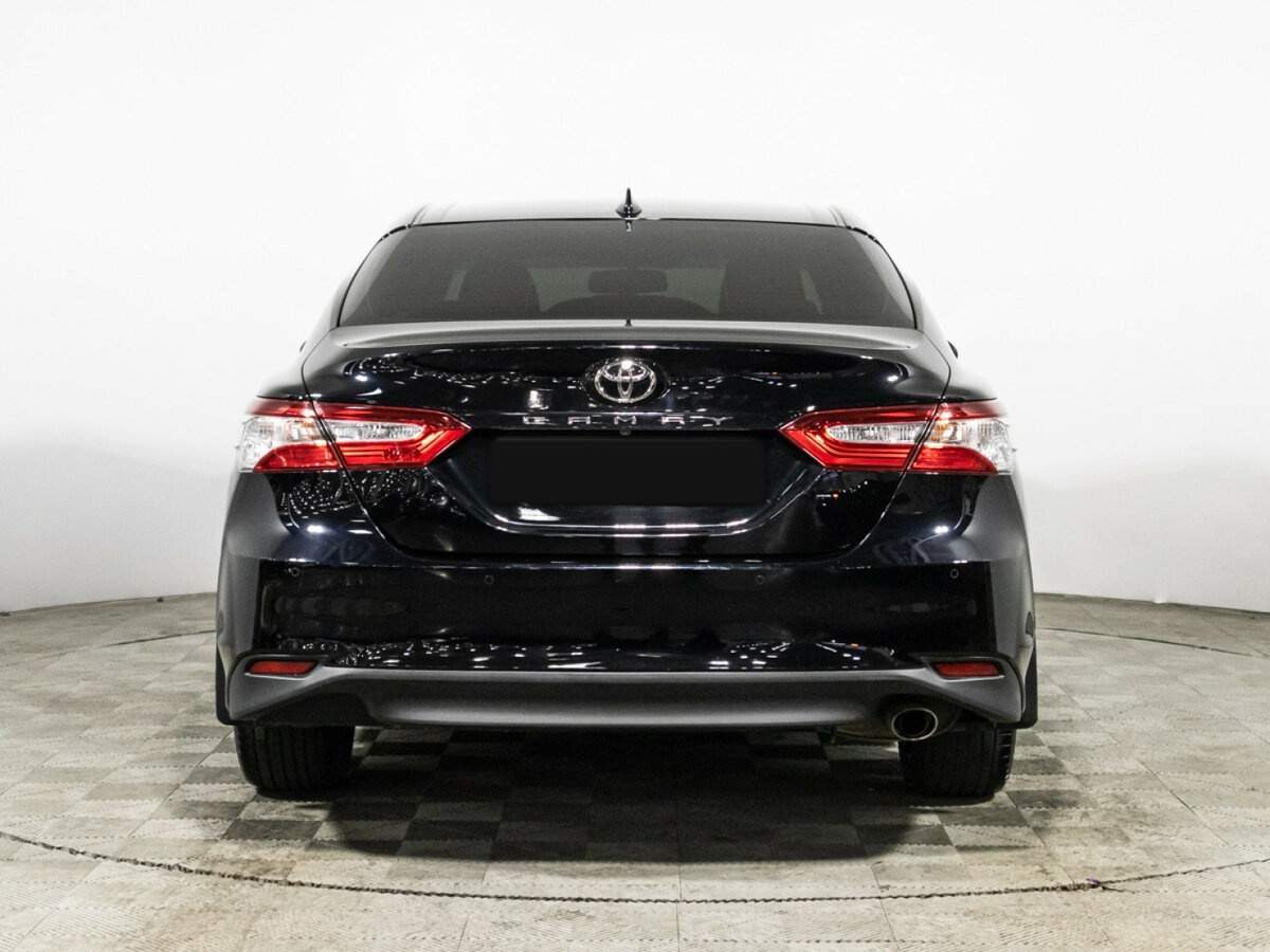 Toyota Camry 2021