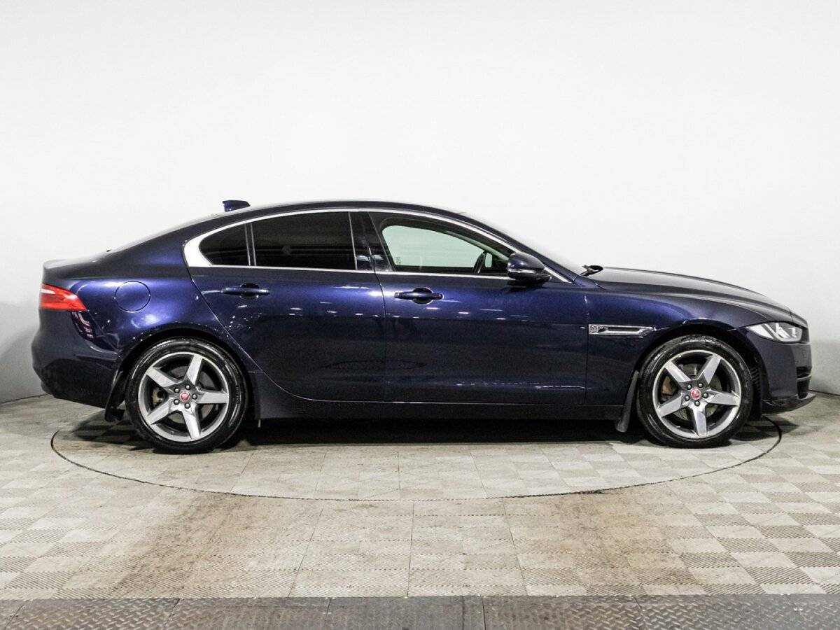 Jaguar XE