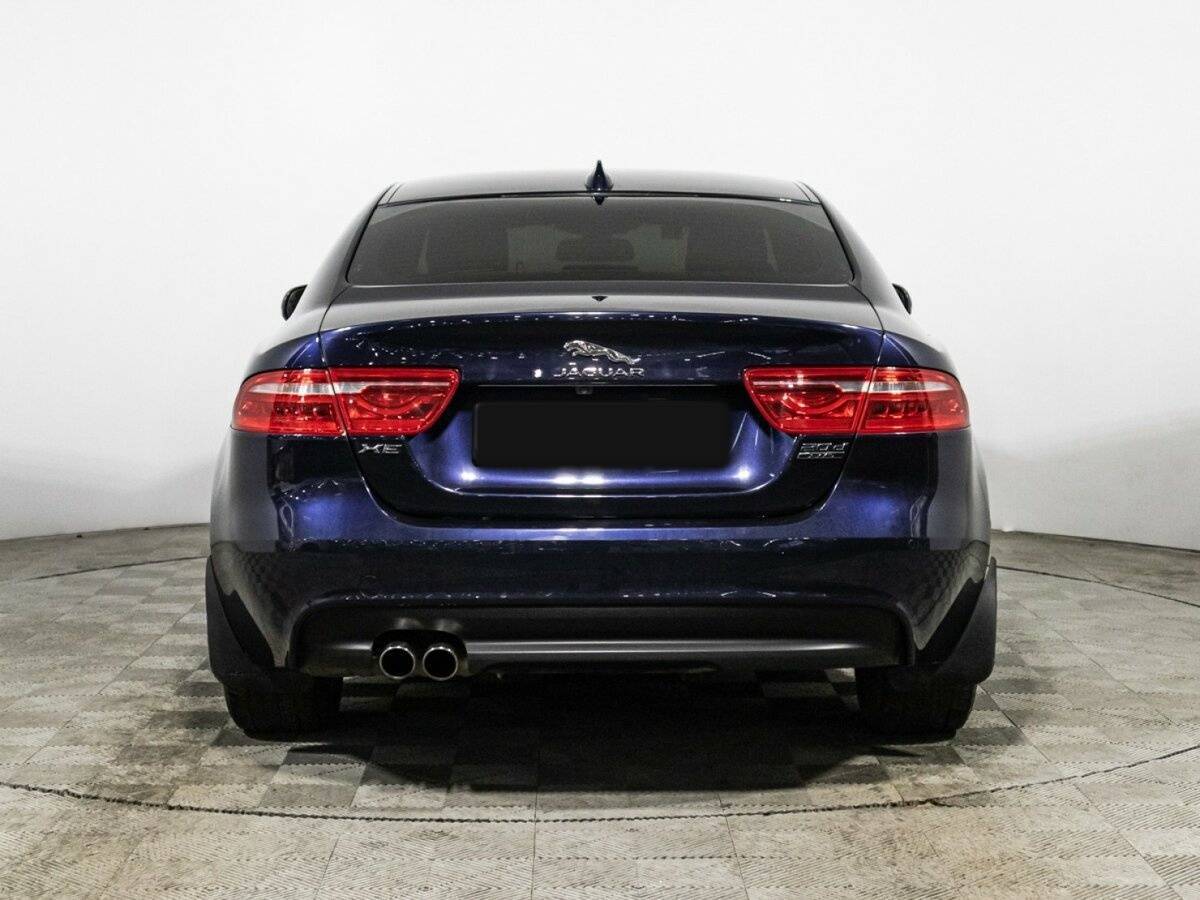 Jaguar XE