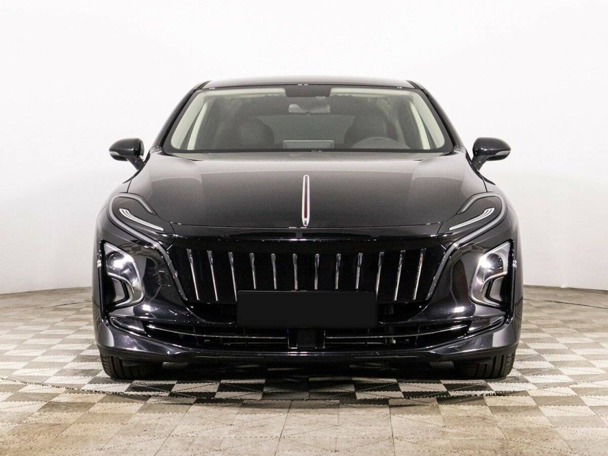Hongqi E-QM5