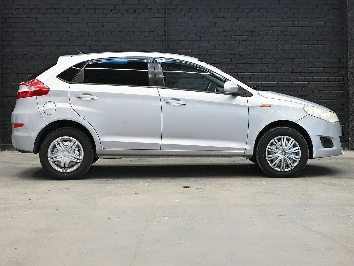 Chery Very (A13)