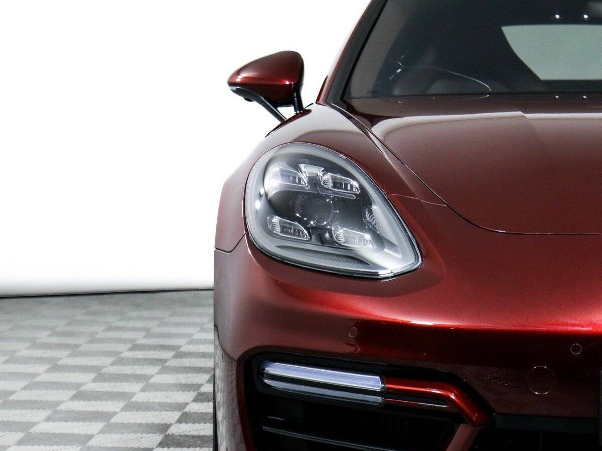 Porsche Panamera 2021