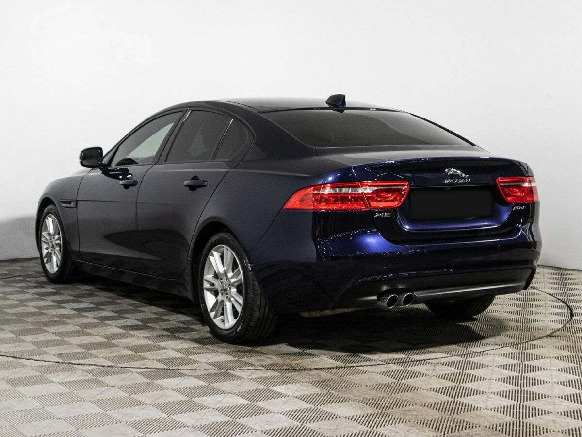 Jaguar XE