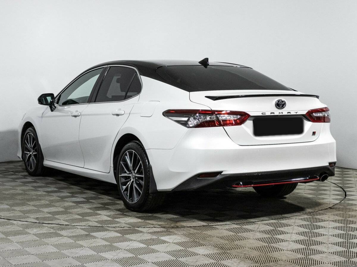 Toyota Camry 2021