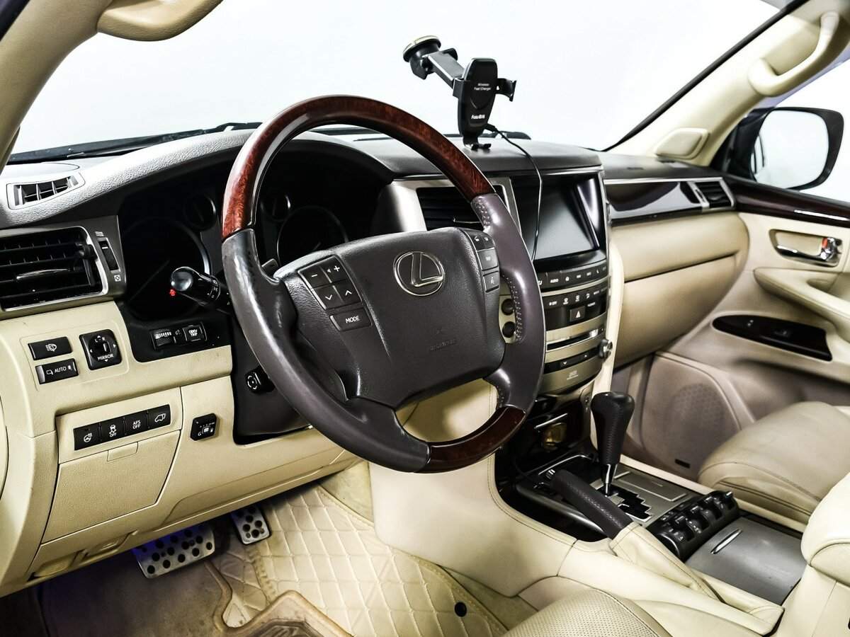 Lexus LX 2013
