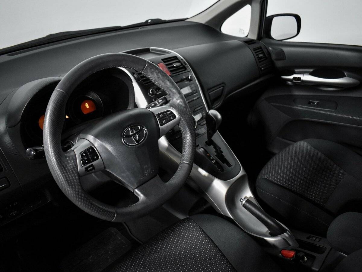 Toyota Auris 2012