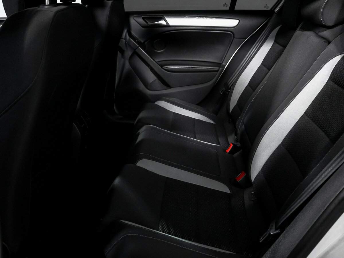 Volkswagen Golf R 2012