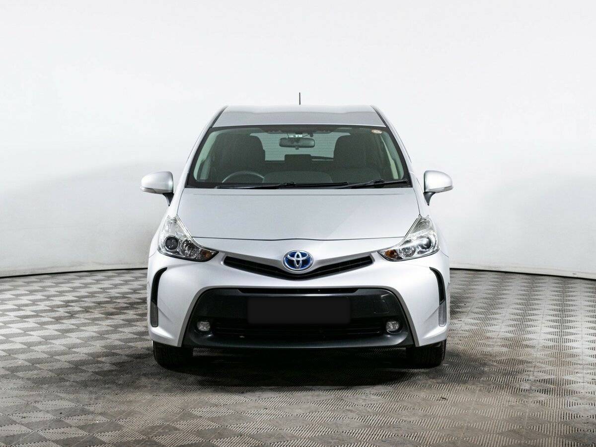 Toyota Prius Alpha 2017