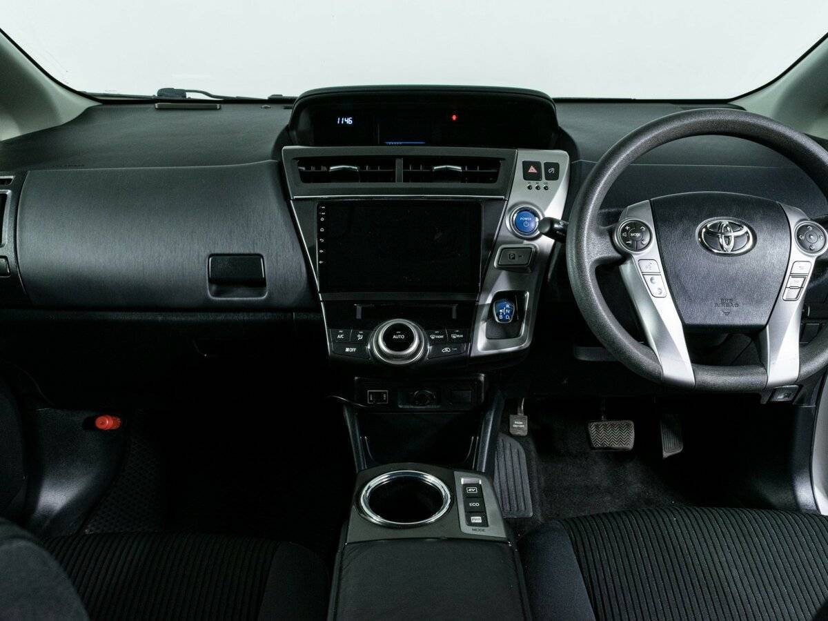 Toyota Prius Alpha 2017
