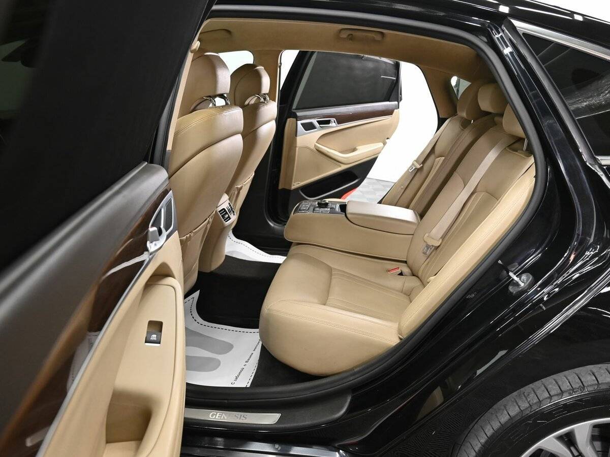Hyundai Genesis 2016