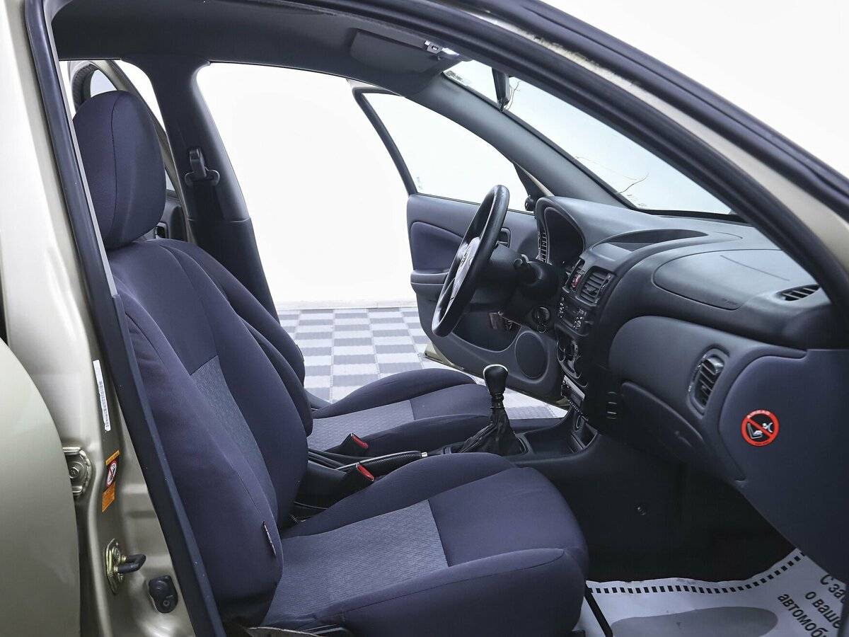 Nissan Almera 2004