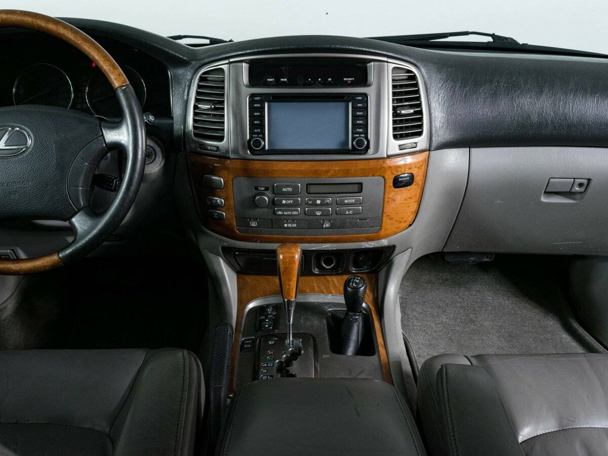 Lexus LX 2006