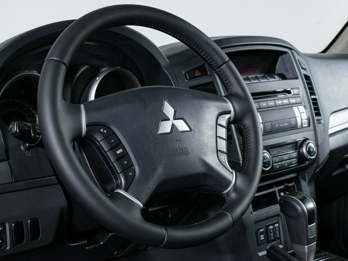 Mitsubishi Pajero 2013
