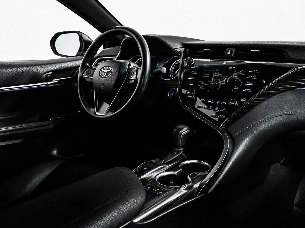 Toyota Camry 2021