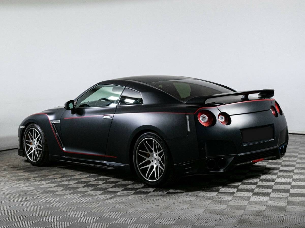 Nissan GT-R