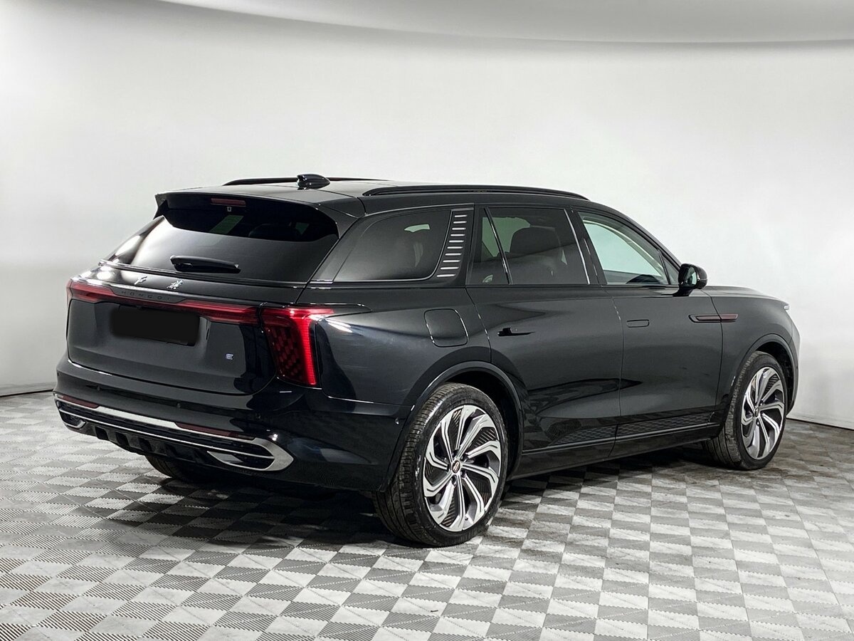 Hongqi E-HS9