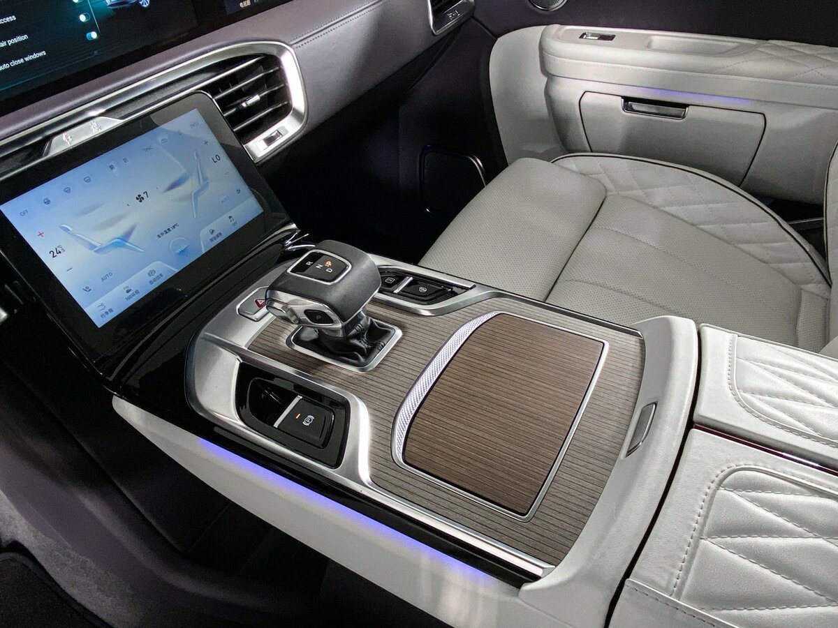 Hongqi E-HS9 2023