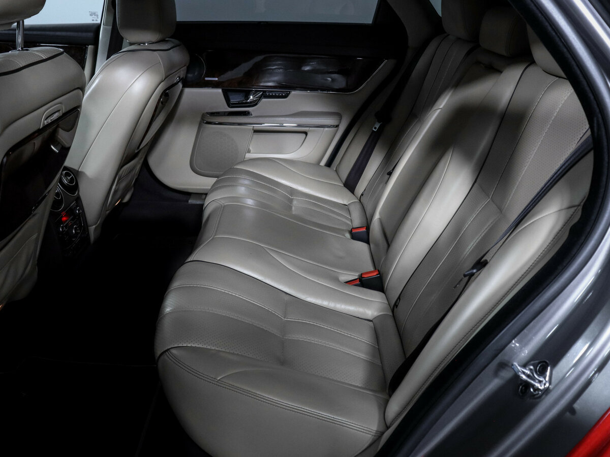 Jaguar XJ 2011