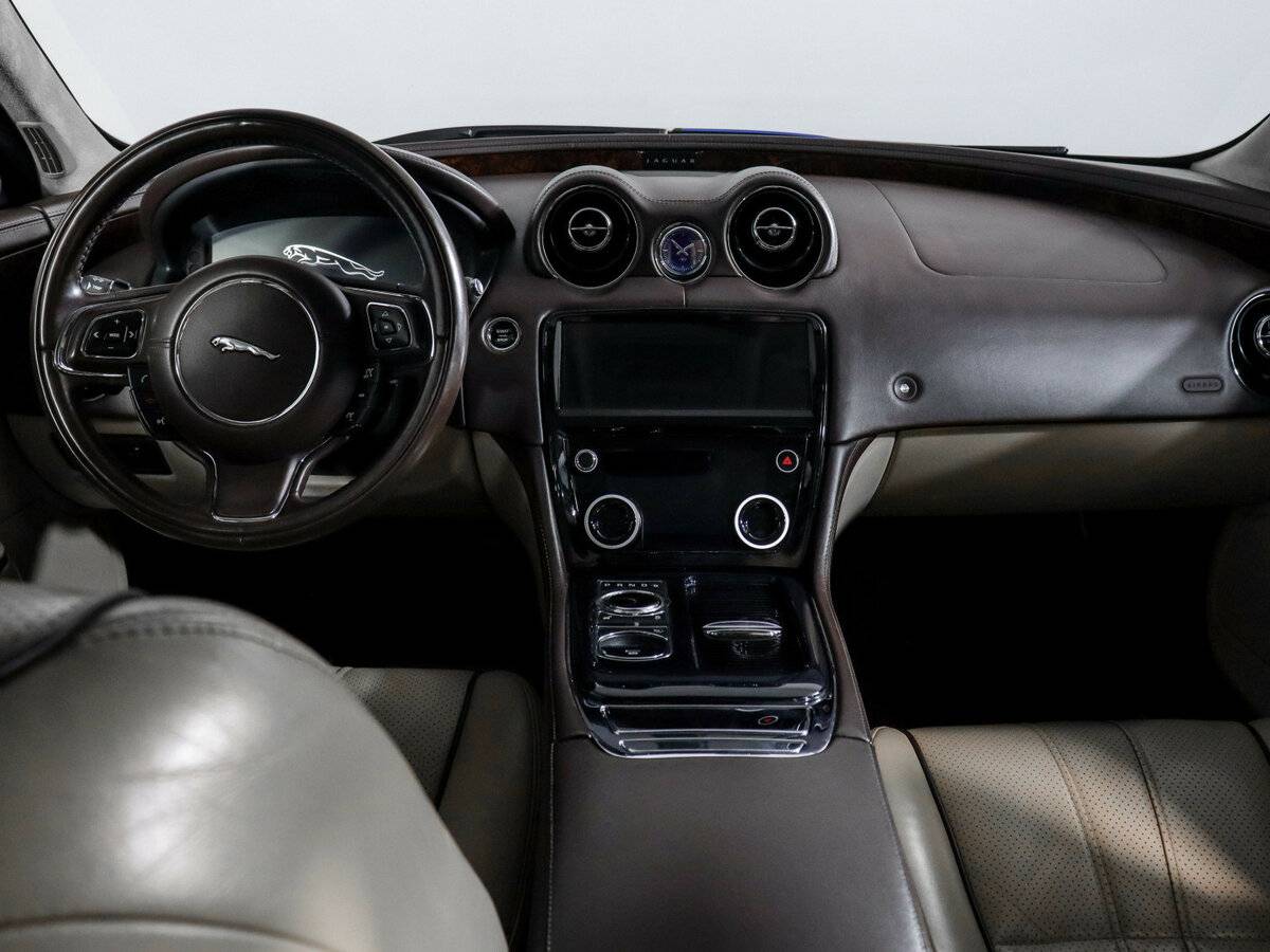 Jaguar XJ 2011