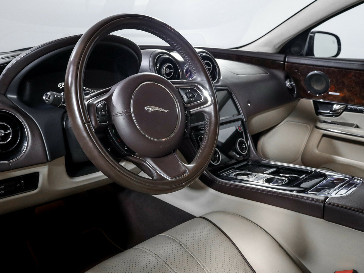 Jaguar XJ 2011