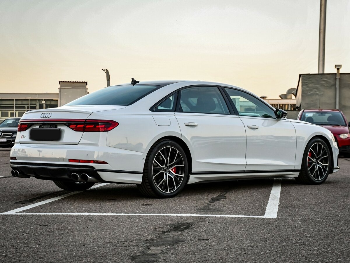 Audi S8