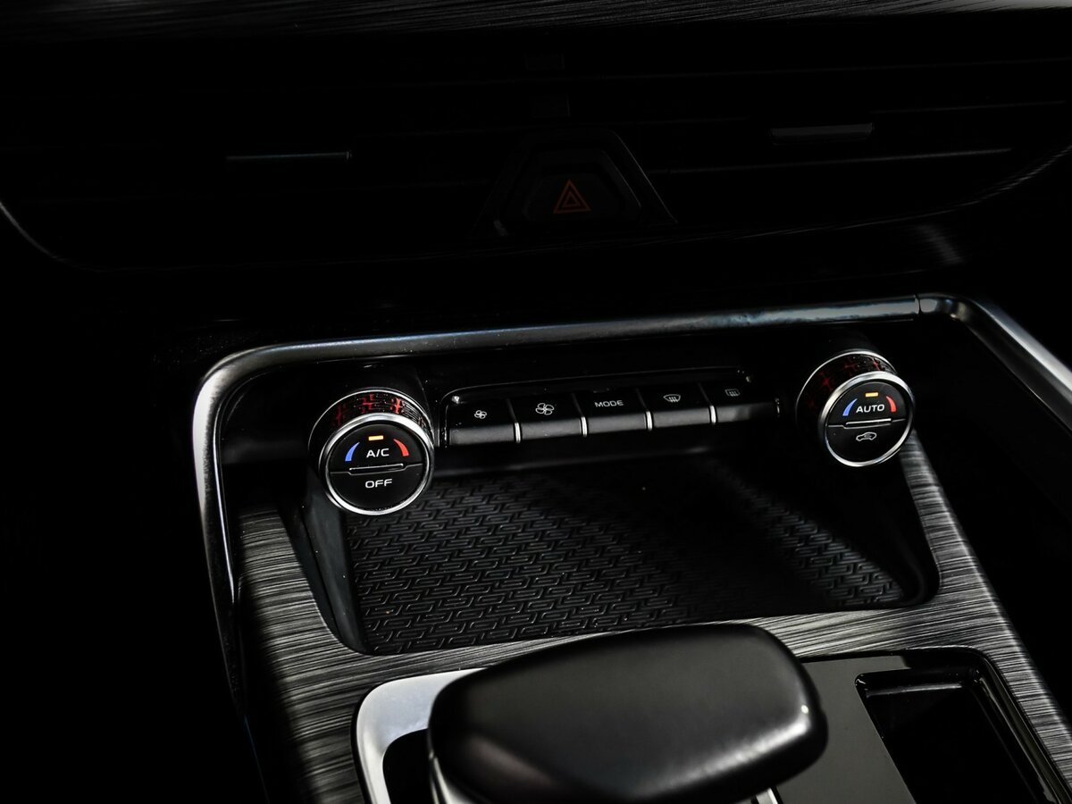 Geely Tugella 2022