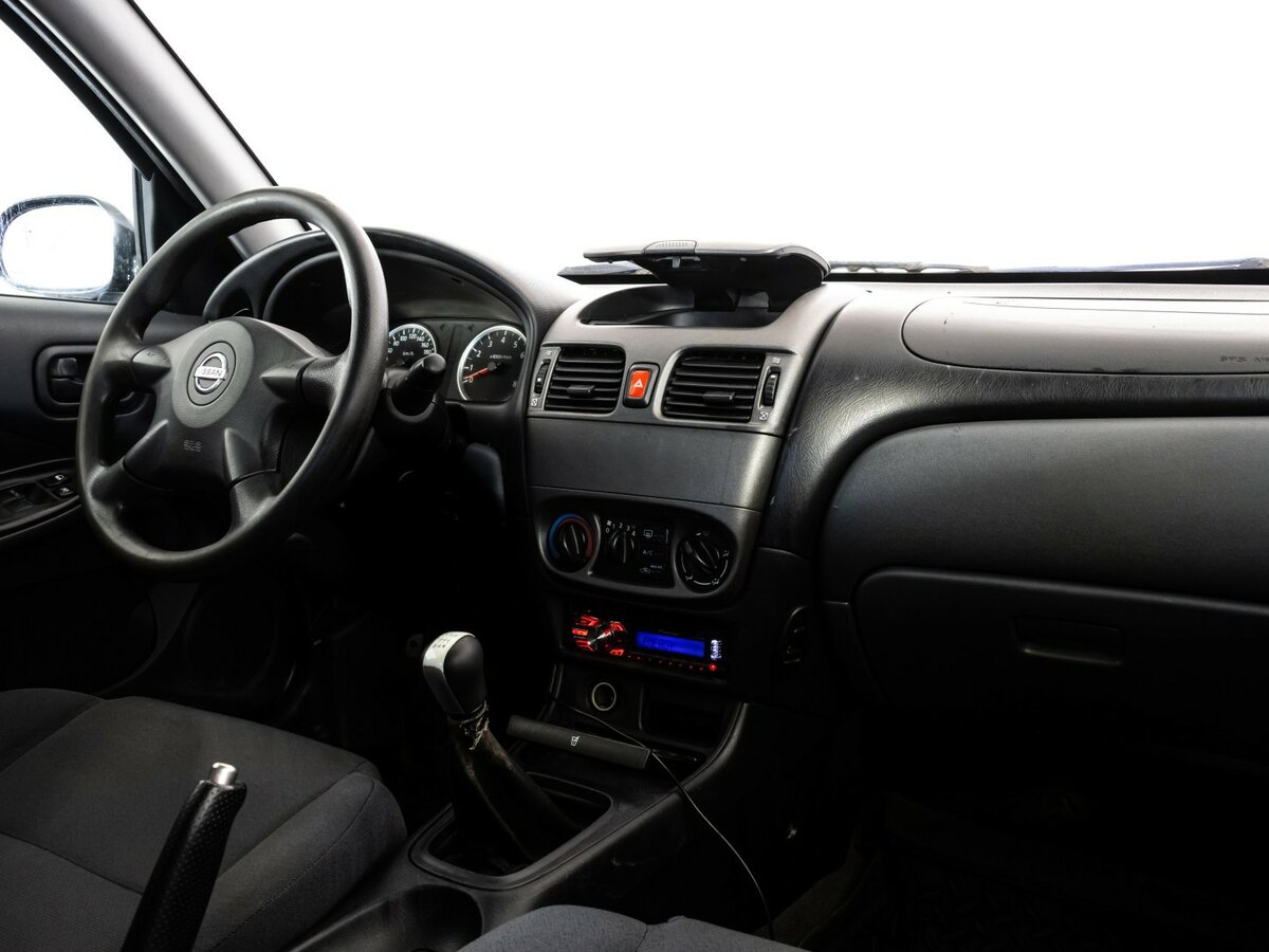 Nissan Almera