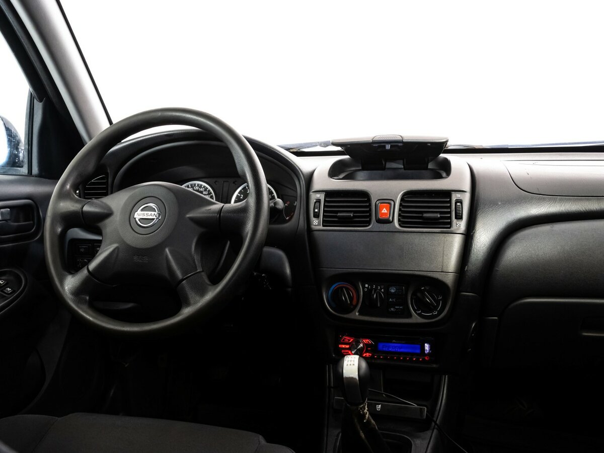 Nissan Almera