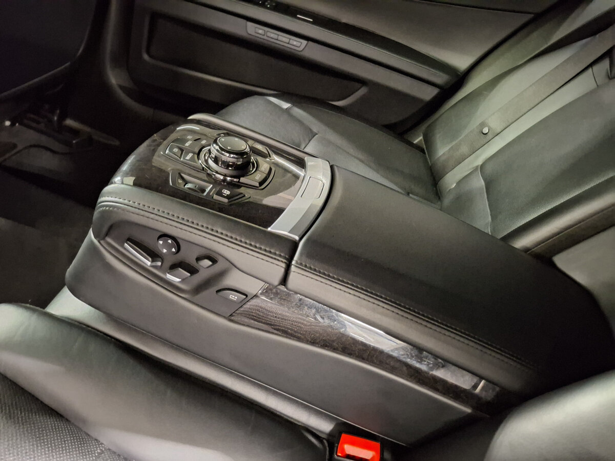 BMW 7 серии 2012