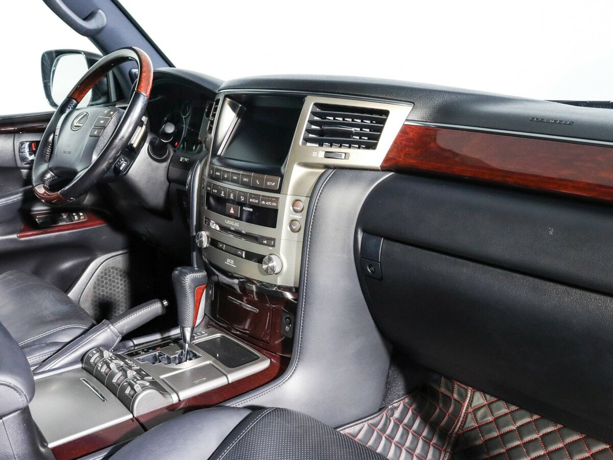 Lexus LX 2015