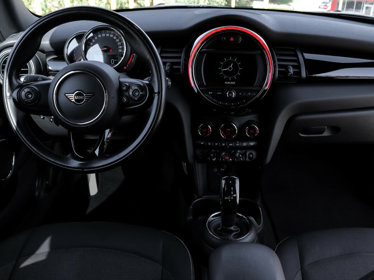 Mini Hatch 2021