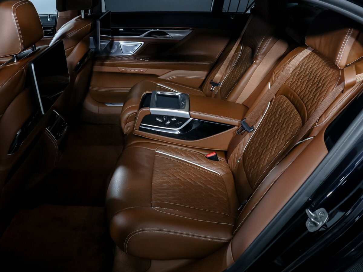 BMW 7 серии 2021