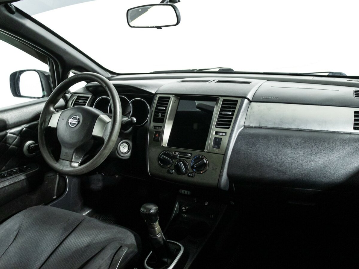 Nissan Tiida 2010