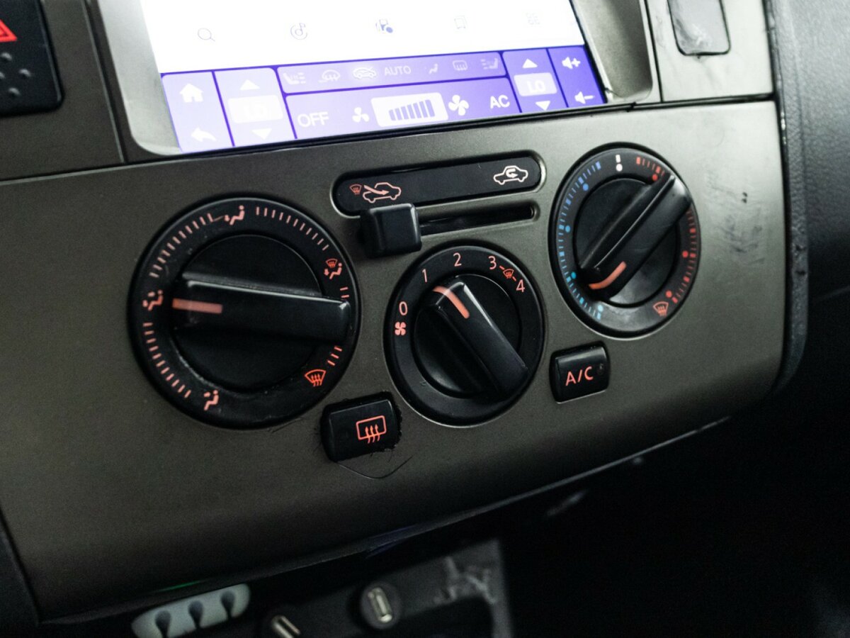 Nissan Tiida 2010