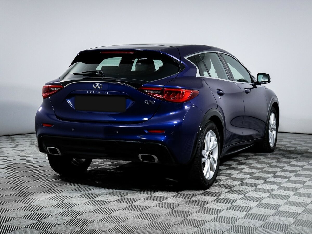 Infiniti Q30
