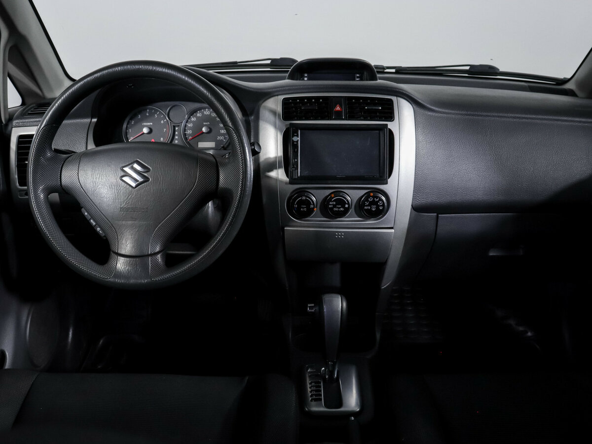 Suzuki Liana