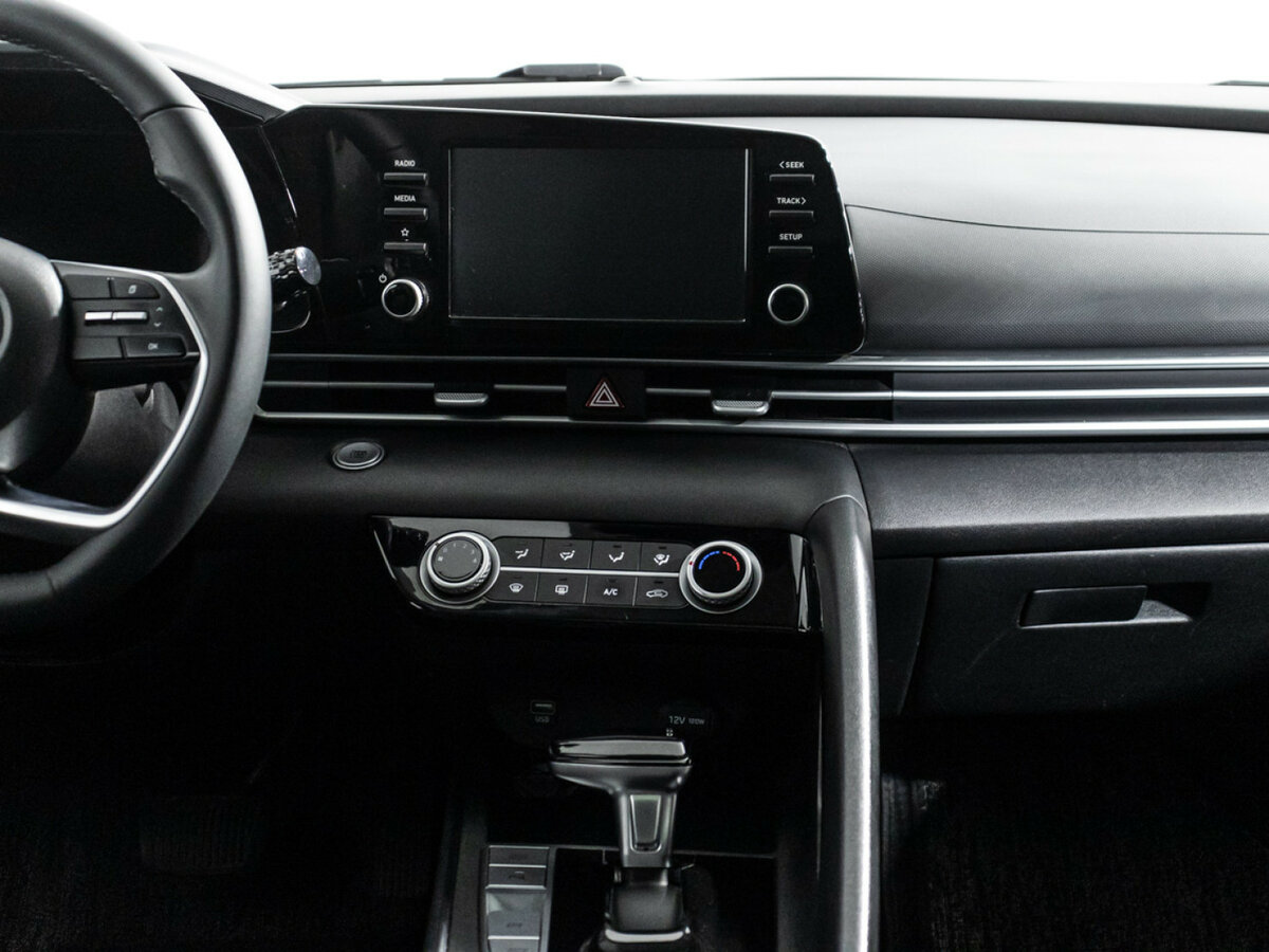 Hyundai Elantra 2023