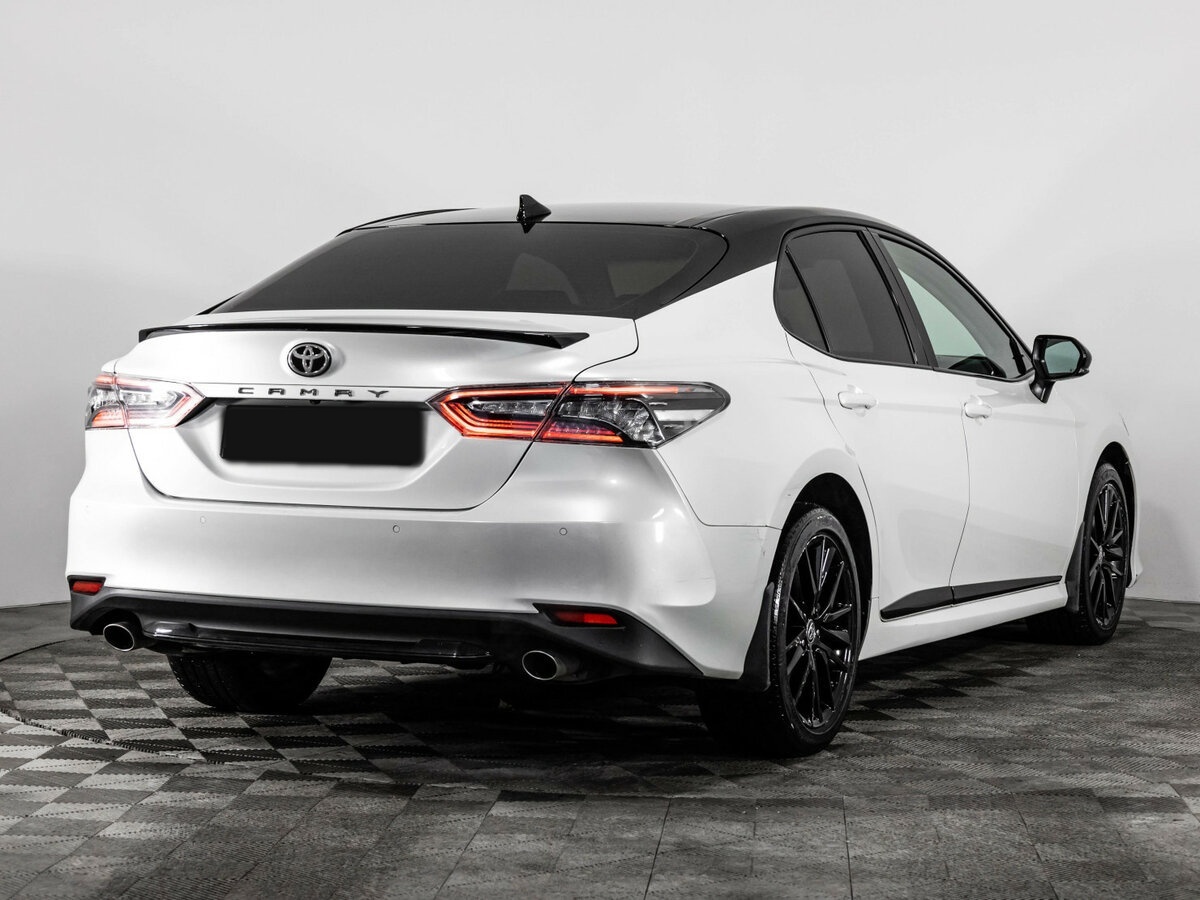 Toyota Camry 2021