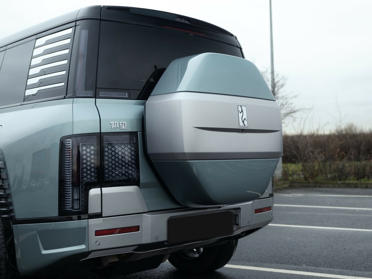 BYD Yangwang U8