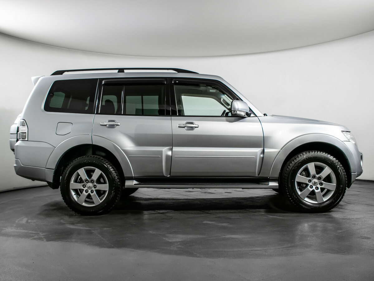 Mitsubishi Pajero 2012