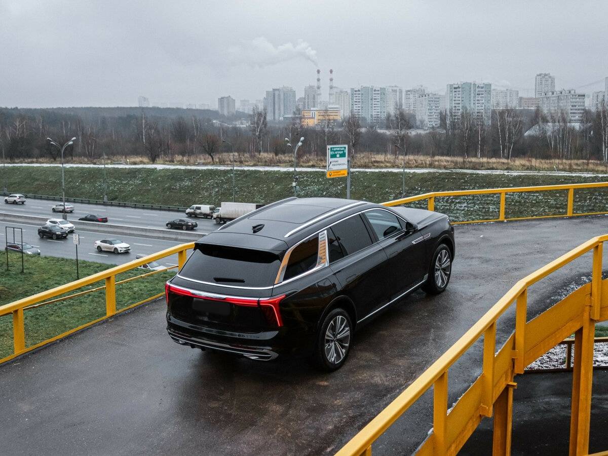 Hongqi E-HS9