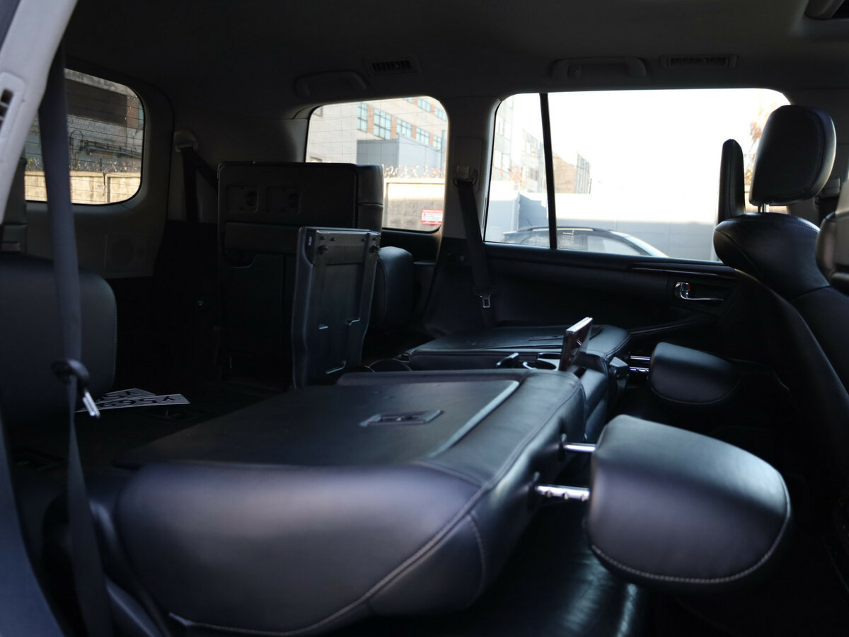 Lexus LX 2012