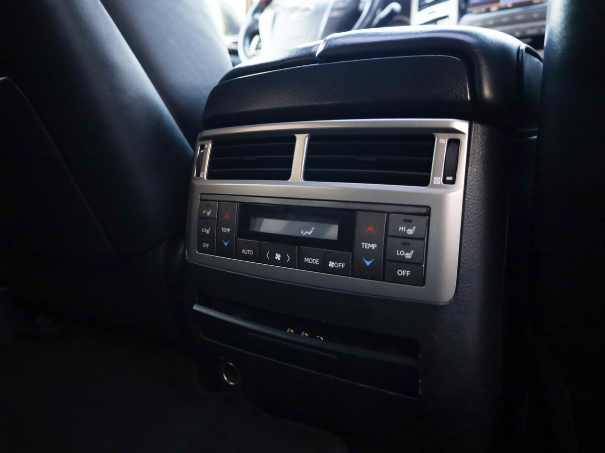 Lexus LX 2012