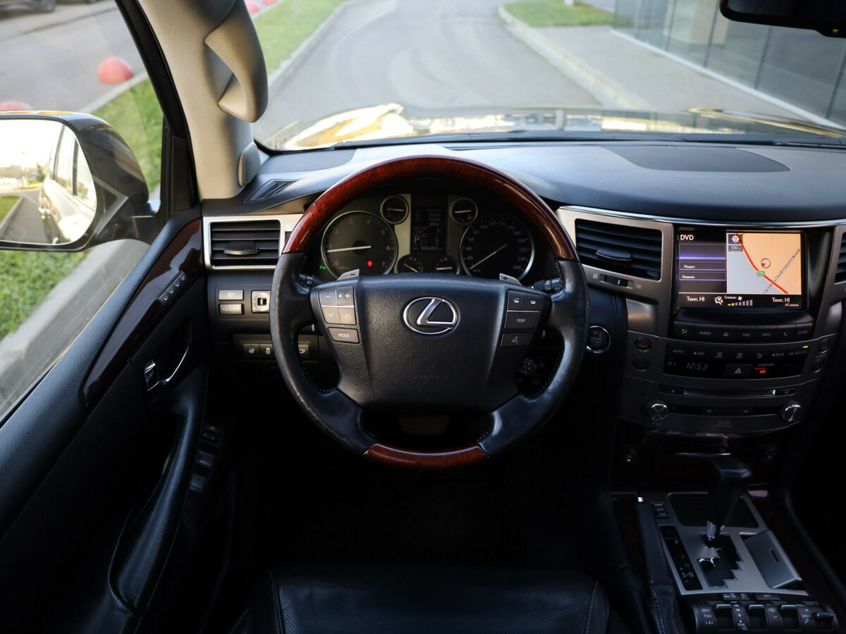 Lexus LX