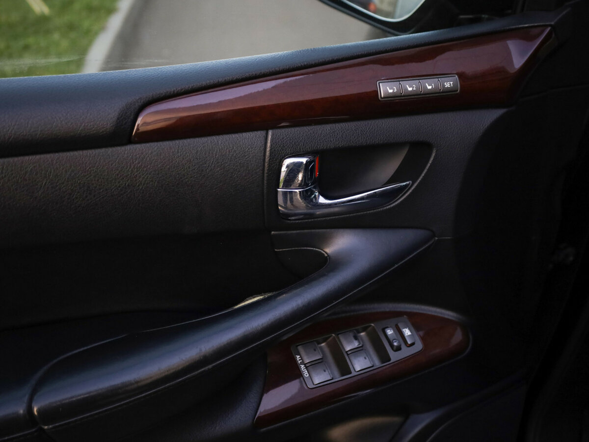 Lexus LX 2012